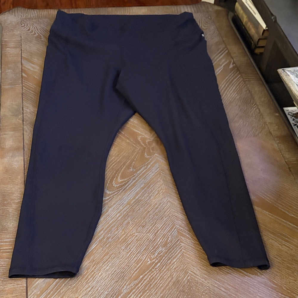 Fabletics Black ankle/ crop Leggings